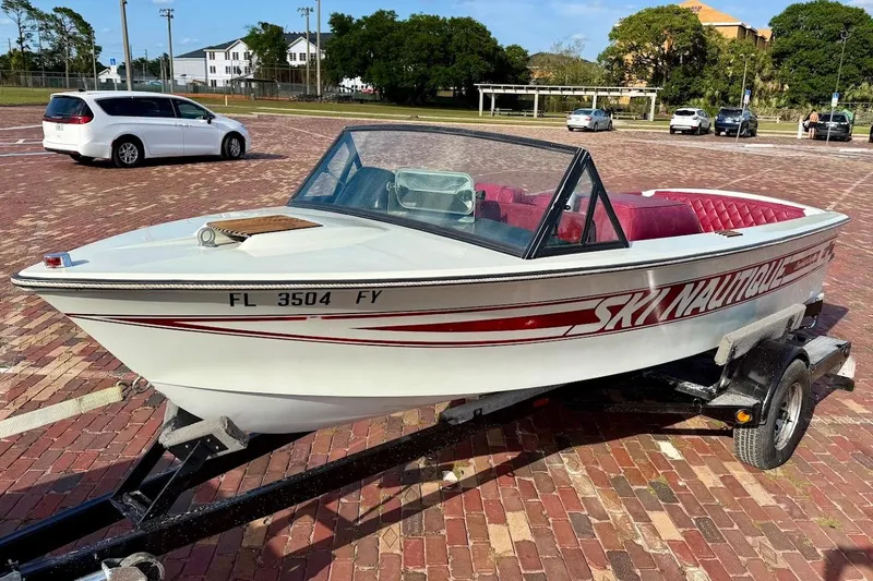The Image of Correct Craft Ski Nautique 1981 - undefined