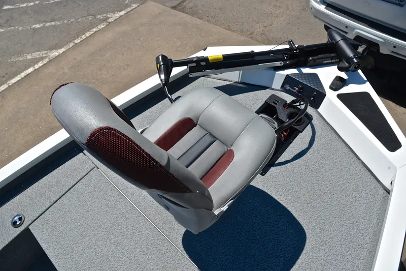 Slide: The Image of 2023 G3 Sportsman 1610 boat with a swivel seat and trolling motor. - 25