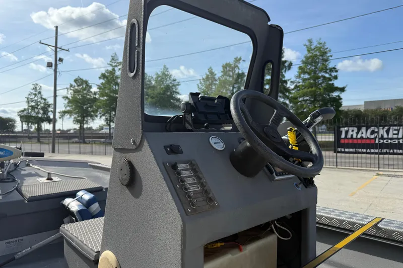 Slide: The Image of Console of a 2005 Scully 18 cc boat with steering wheel and controls. - 13