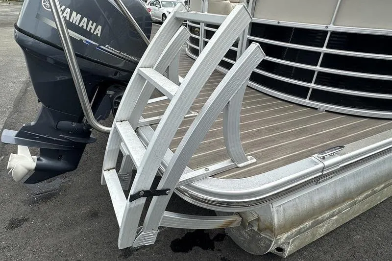 Slide: The Image of Rear view of 2026 Bennington 2250 GSR pontoon boat with Yamaha outboard motor. - 14