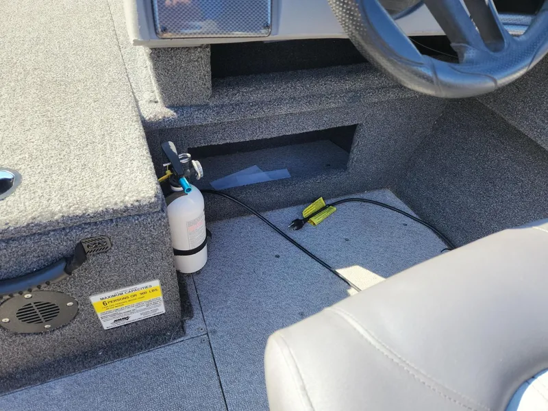 Slide: The Image of Interior of a 2020 Crestliner 1650 Fish Hawk SE SC boat. - 14