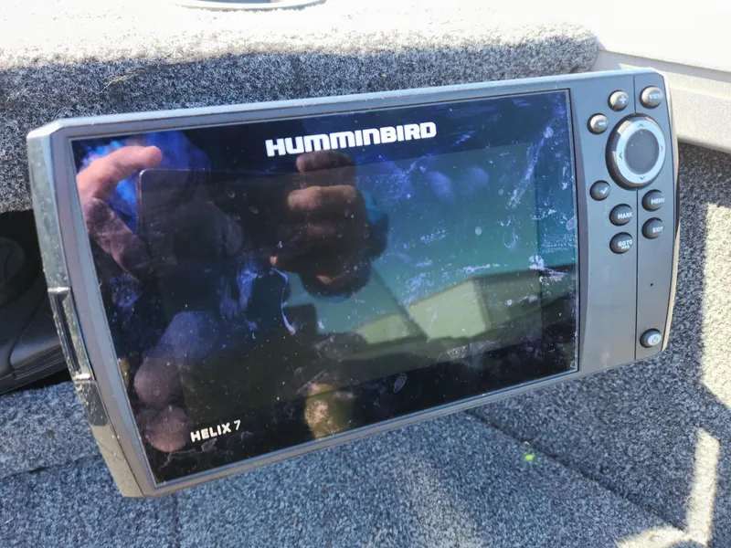 Slide: The Image of Humminbird Helix 7 fish finder on Crestliner 1650 Fish Hawk 2020. - 21