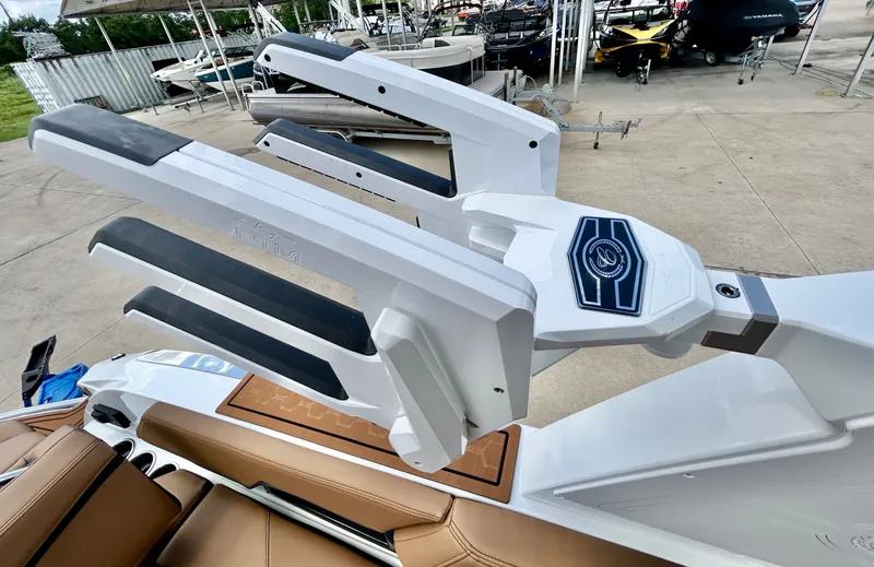 Slide: The Image of Cobalt R6 Surf 2026 - 69