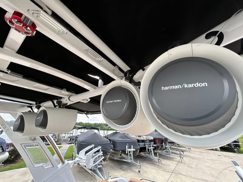 Slide: The Image of Cobalt R6 Surf 2026 - 70