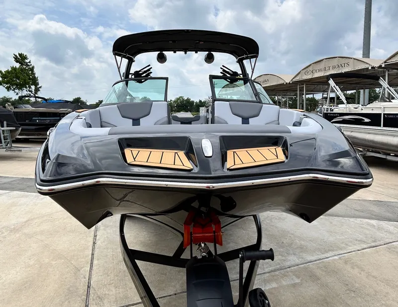 Slide: The Image of MasterCraft XT22 2026 - 10