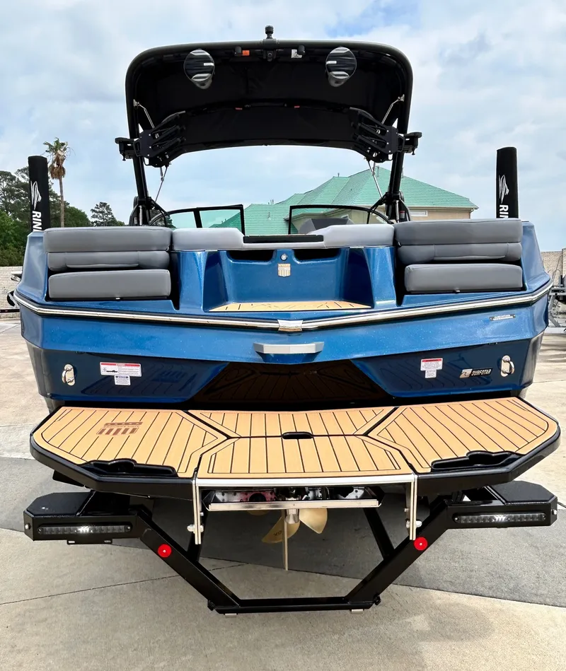 Slide: The Image of MasterCraft XT22 2026 - 11