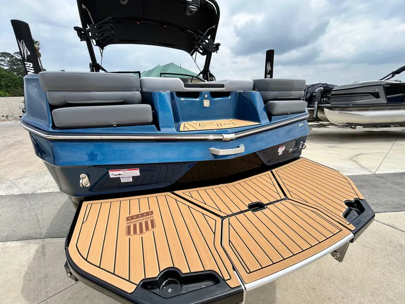 Slide: The Image of MasterCraft XT22 2026 - 12
