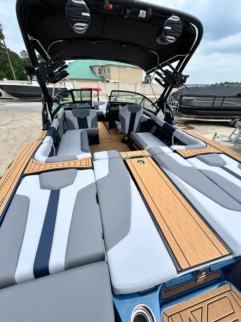 Slide: The Image of MasterCraft XT22 2026 - 14