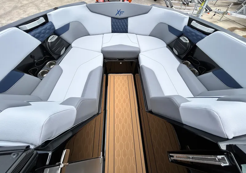 Slide: The Image of MasterCraft XT22 2026 - 16