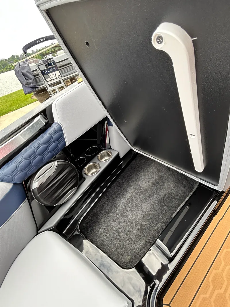 Slide: The Image of MasterCraft XT22 2026 - 19