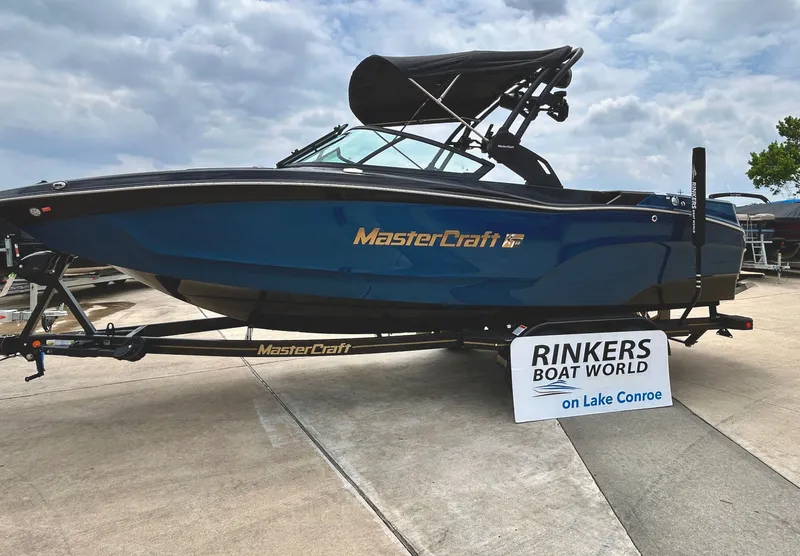 Slide: The Image of MasterCraft XT22 2026 - 3