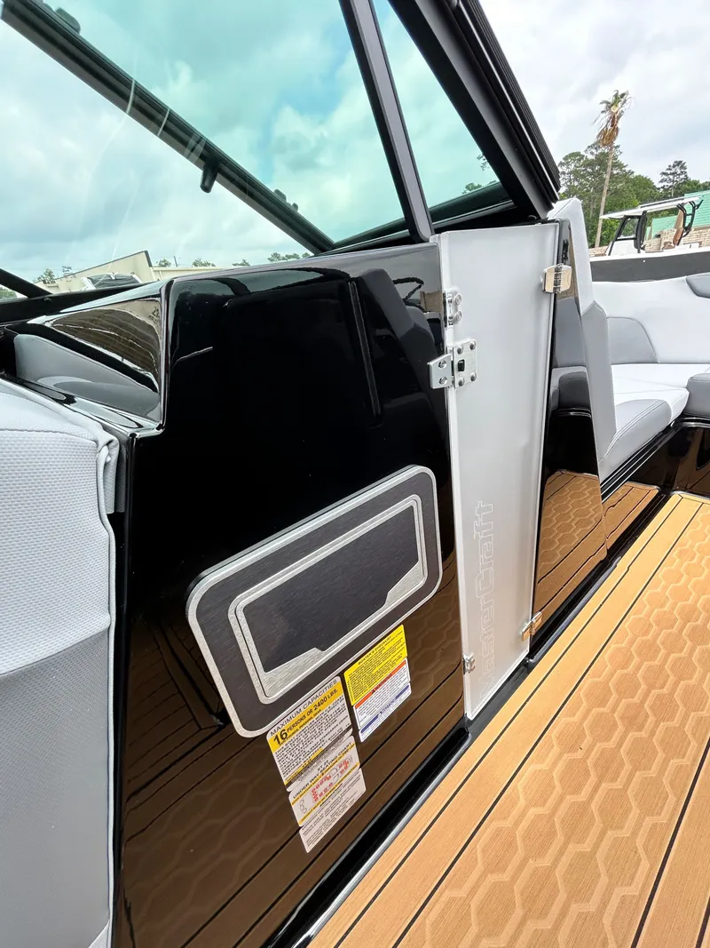 Slide: The Image of 2026 MasterCraft XT22 boat interior with modern features. - 30