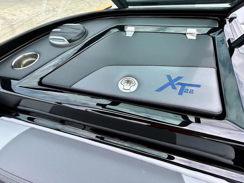 Slide: The Image of MasterCraft XT22 2026 - 32