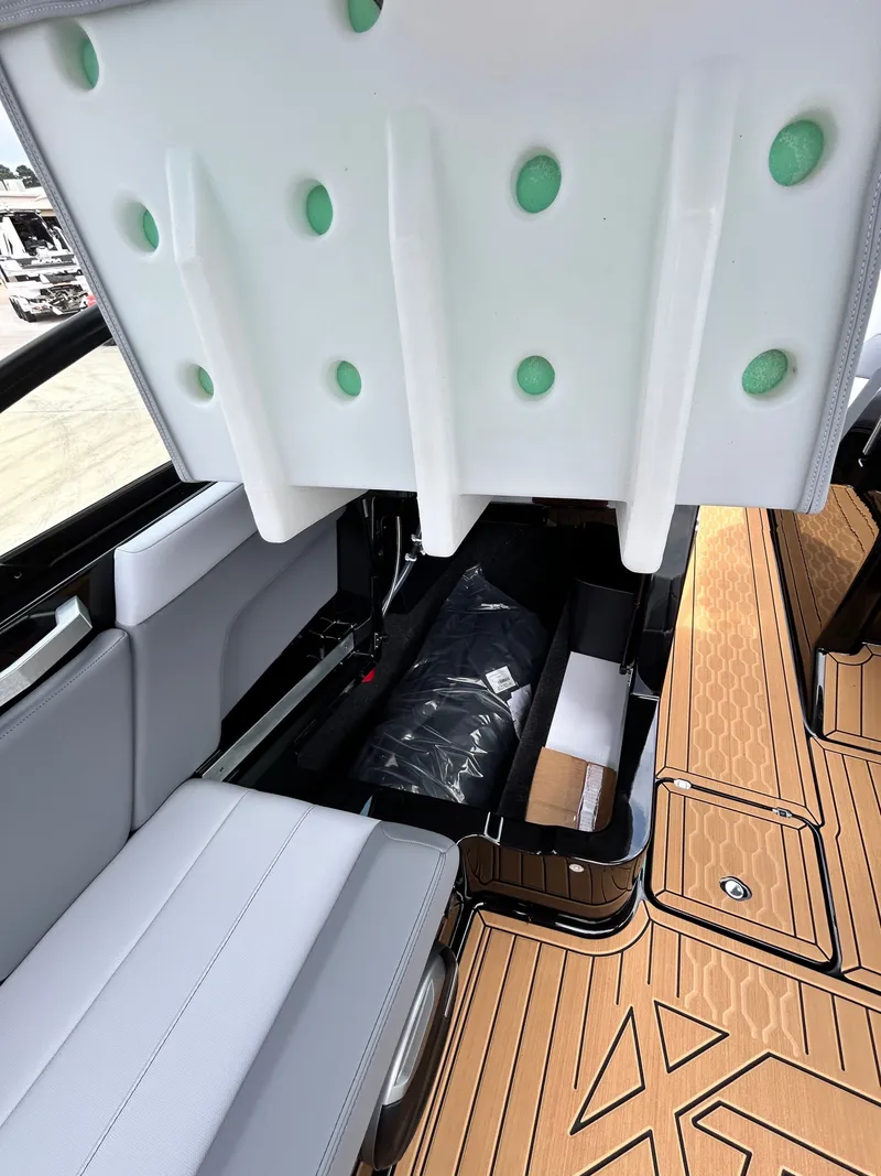 Slide: The Image of MasterCraft XT22 2026 - 33