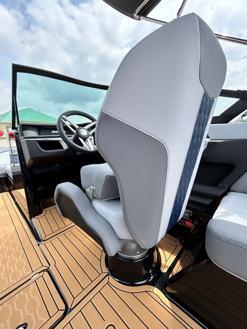 Slide: The Image of MasterCraft XT22 2026 - 35