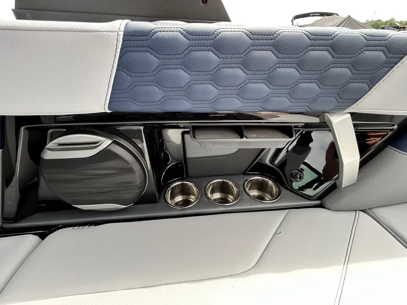 Slide: The Image of MasterCraft XT22 2026 - 36