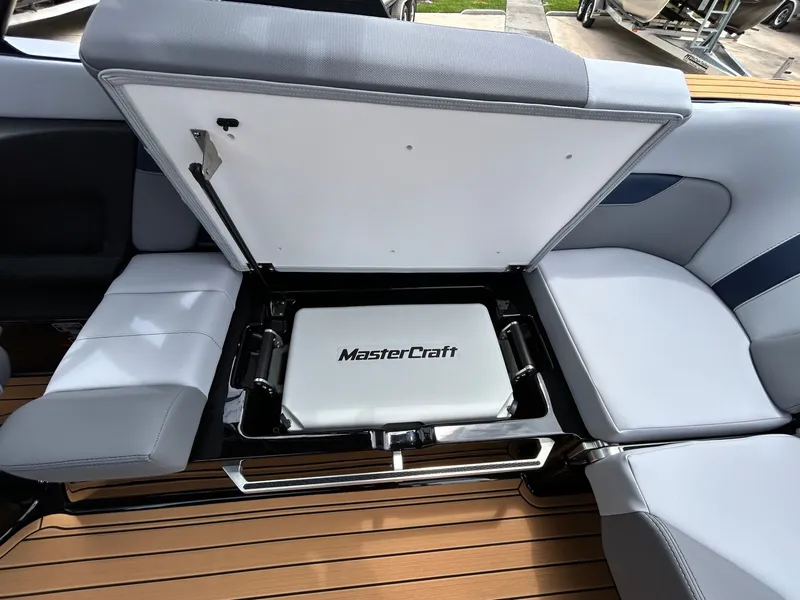 Slide: The Image of MasterCraft XT22 2026 - 37