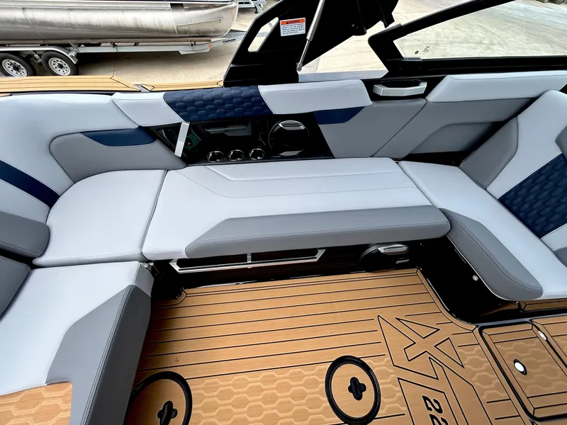 Slide: The Image of MasterCraft XT22 2026 - 39