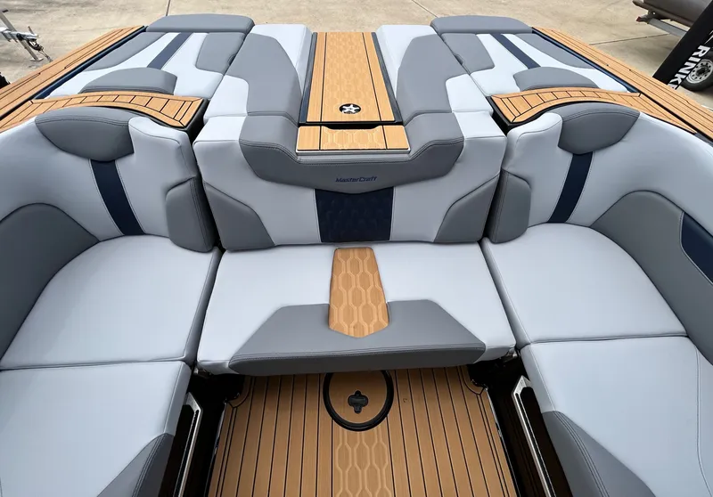 Slide: The Image of MasterCraft XT22 2026 - 43