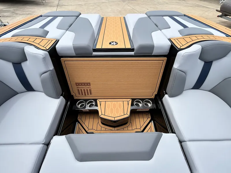 Slide: The Image of MasterCraft XT22 2026 - 45