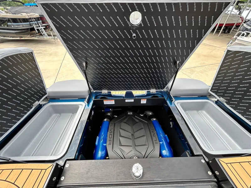 Slide: The Image of MasterCraft XT22 2026 - 46