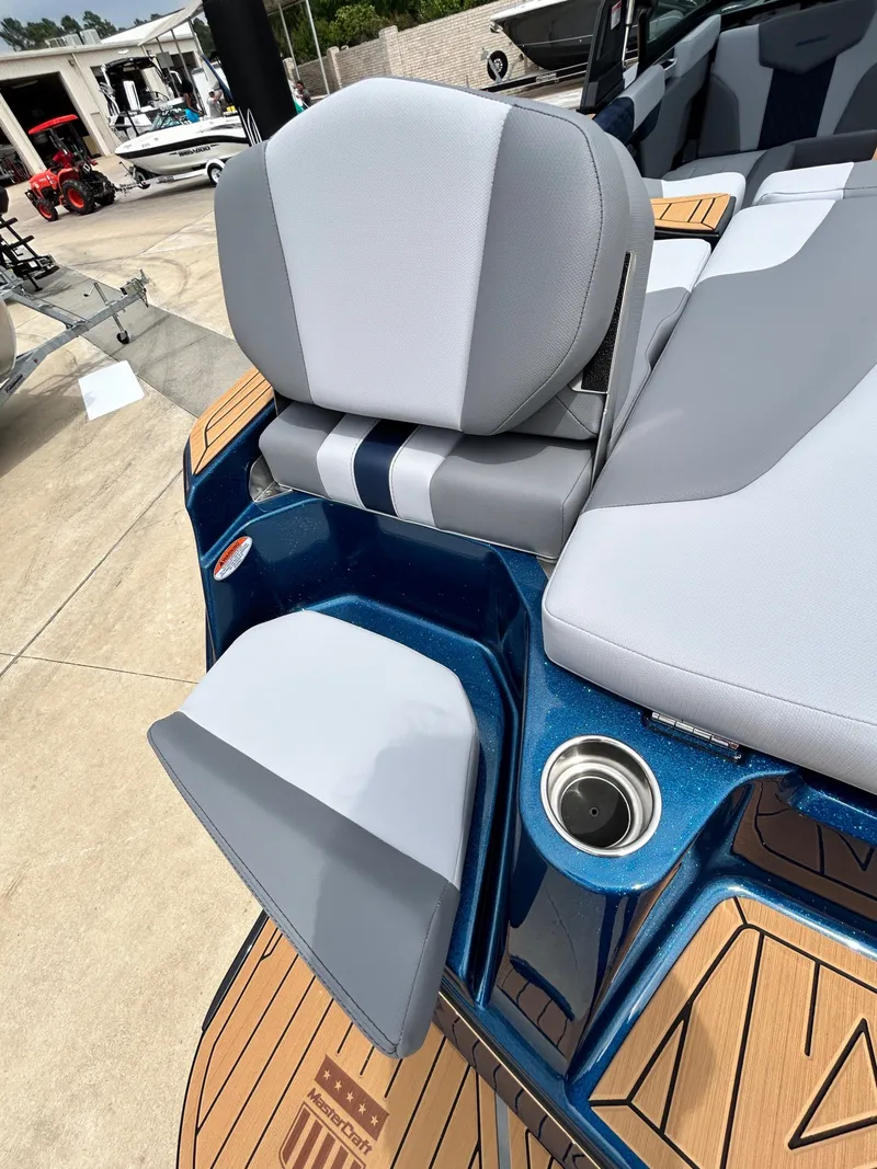 Slide: The Image of MasterCraft XT22 2026 - 54