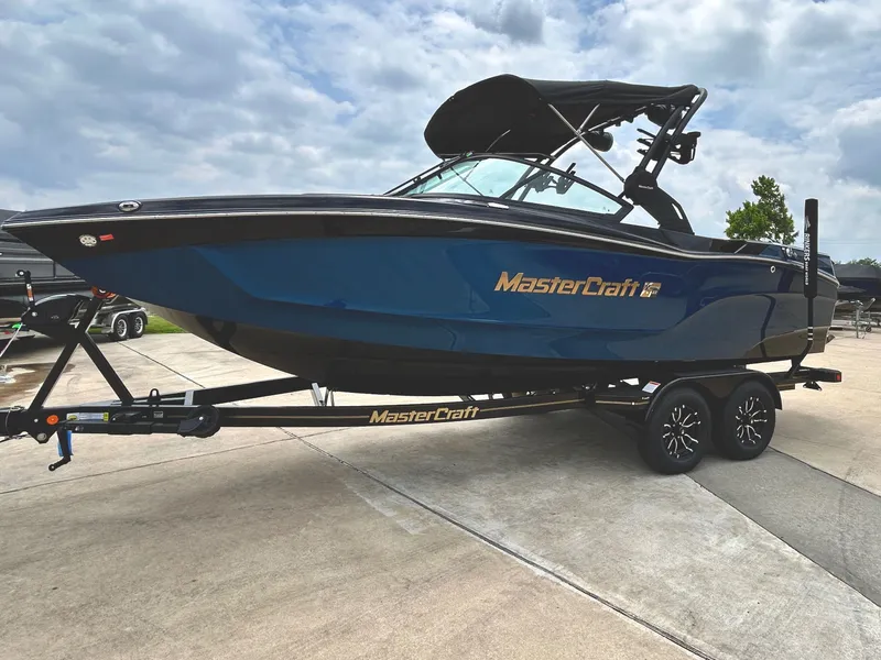 Slide: The Image of MasterCraft XT22 2026 - 7