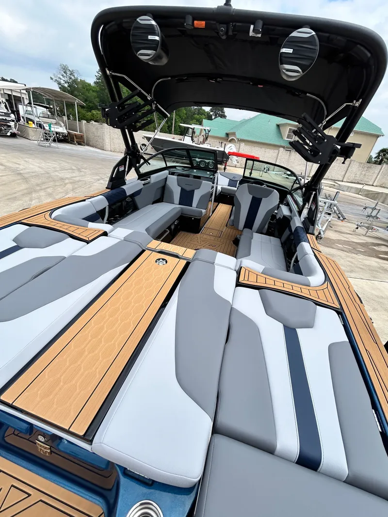 Slide: The Image of MasterCraft XT22 2026 - 8
