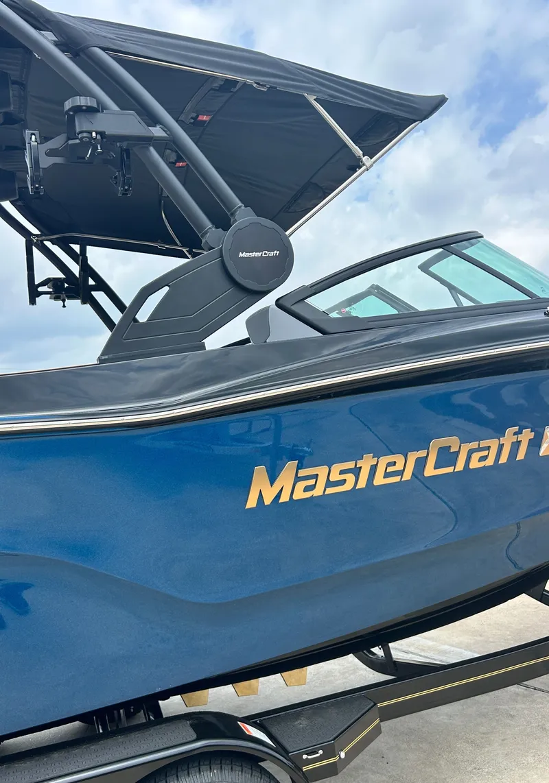 Slide: The Image of MasterCraft XT22 2026 - 9
