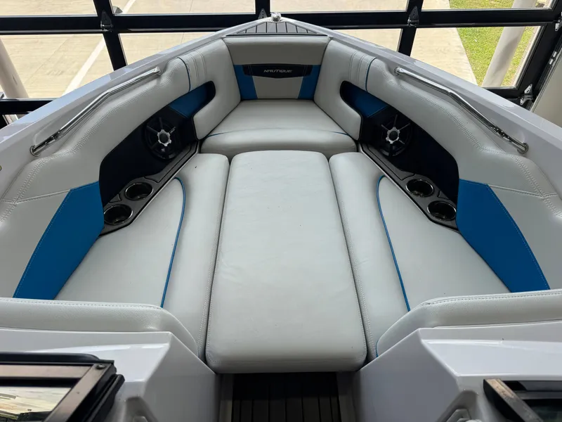 Slide: The Image of Interior of 2014 Nautique Super Air Nautique 230 boat. - 17