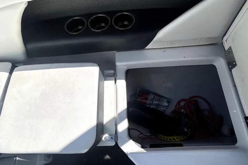 Slide: The Image of Interior of 2017 Scarab 255 H.O. Impulse with storage compartment. - 20