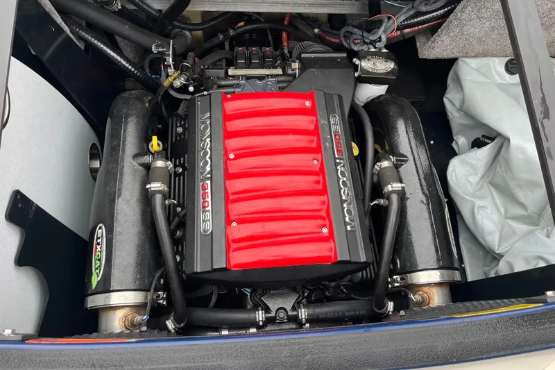 Slide: The Image of Engine of 2014 Malibu Wakesetter 23 LSV with Monsoon 350 SS, detailed view. - 3