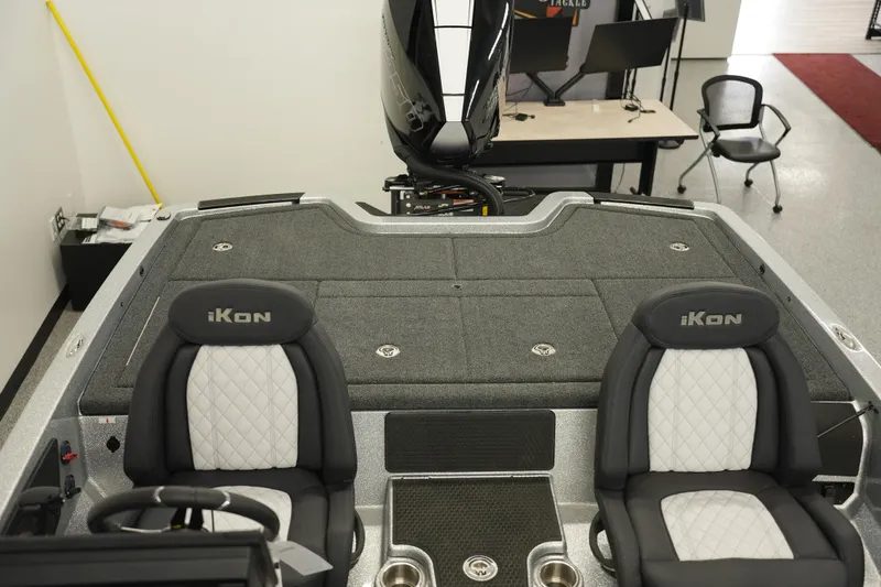 Slide: The Image of 2026 iKon LXE20 boat interior with dual seats and modern design. - 26