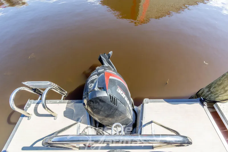 Slide: The Image of 2018 Manitou Aurora 23 LE RF VP boat with Evinrude outboard motor at dock. - 18