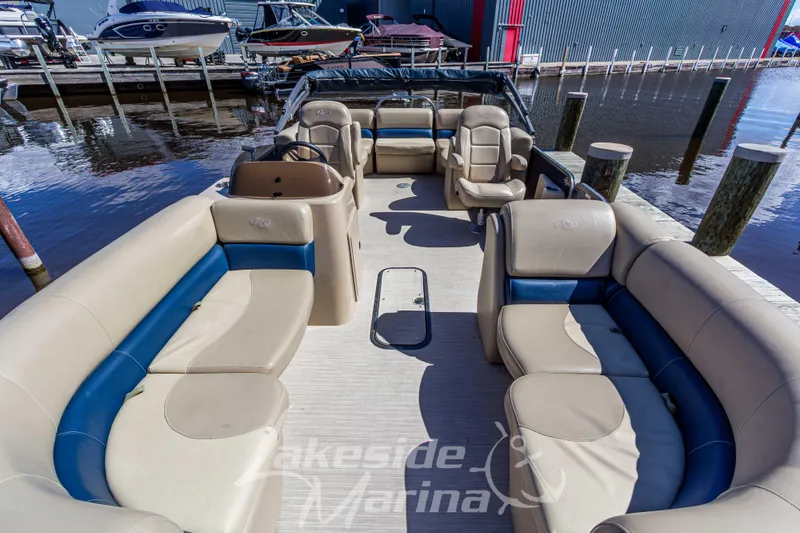 Slide: The Image of 2018 Manitou Aurora 23 LE RF VP pontoon boat with spacious seating at a marina. - 7