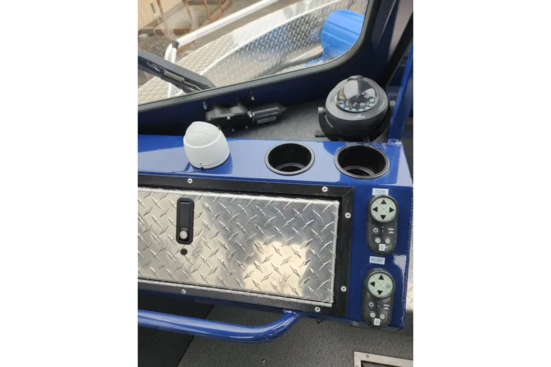 Slide: The Image of Control panel of 2025 Thunder Jet 21 Chinook OS boat with compass and cup holders. - 18