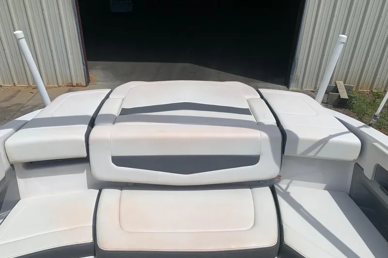 Slide: The Image of 2014 Chaparral 206 SSi boat interior with white and gray seating. - 9