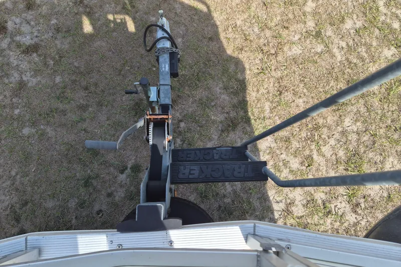 Slide: The Image of Top view of 2004 Sun Tracker Fishin' Barge 20 DLX trailer hitch on grass. - 14