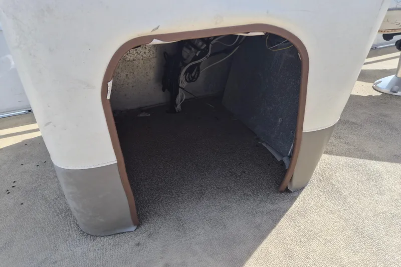 Slide: The Image of 2004 Sun Tracker Fishin' Barge 20 DLX interior storage compartment. - 15