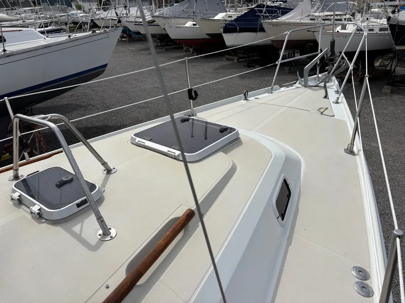 Slide: The Image of Deck of a 1988 Ericson 34-2 sailboat in harbor. - 17