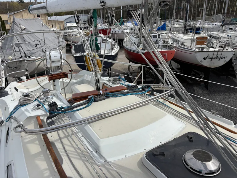 Slide: The Image of Deck of a 1988 Ericson 34-2 sailboat in the marina. - 19