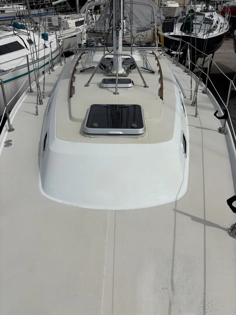 Slide: The Image of Anchor chain and rope in an Ericson 34-2 from 1988. - 22