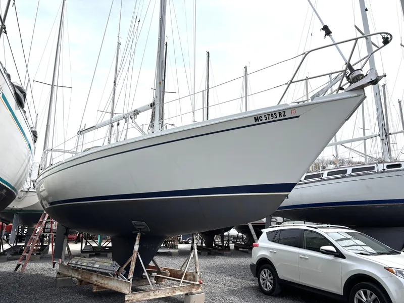 Slide: The Image of Layout of the 1988 Ericson 34-2 sailboat. - 3
