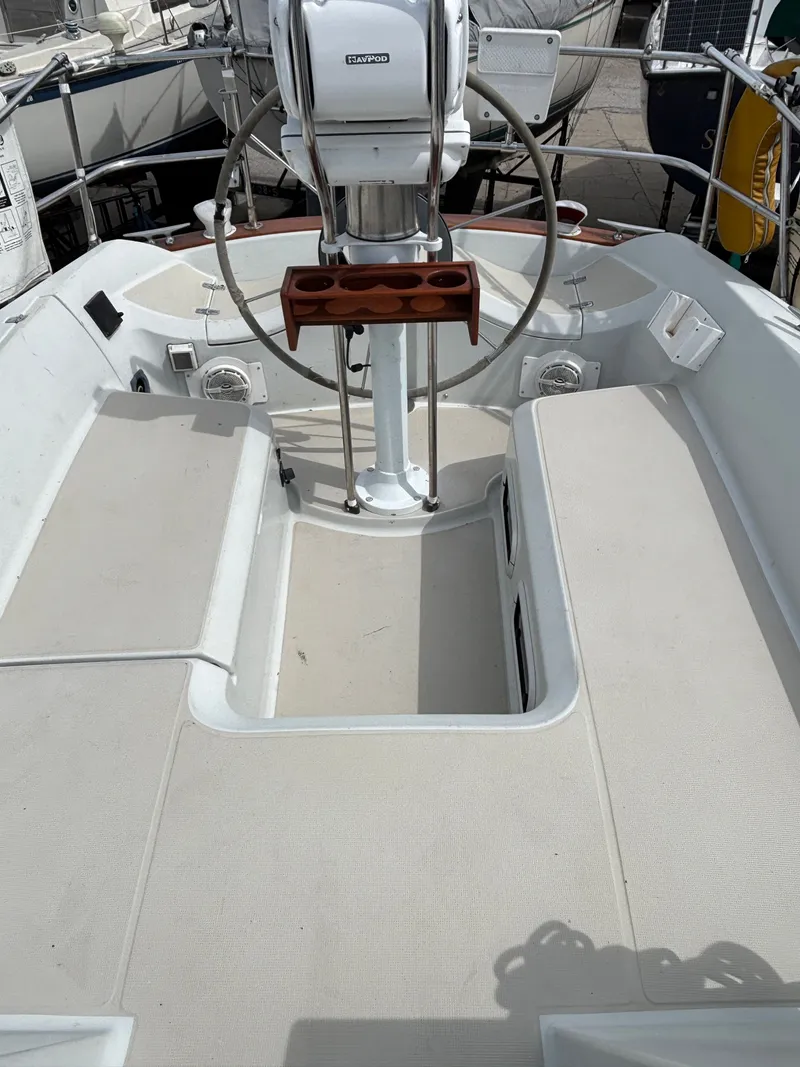 Slide: The Image of Cockpit of a 1988 Ericson 34-2 yacht in a marina. - 31