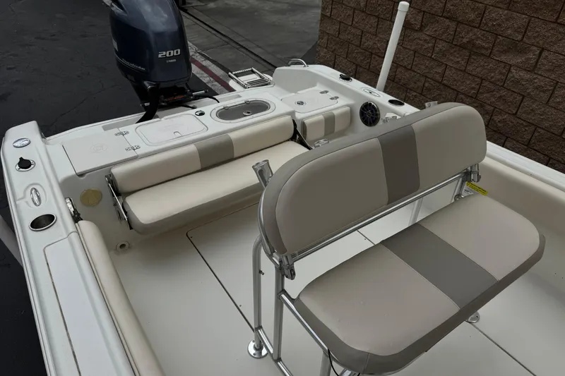 Slide: The Image of 2014 Carolina Skiff 23 Ultra Elite SS boat interior with seating and Yamaha 200 outboard motor. - 21