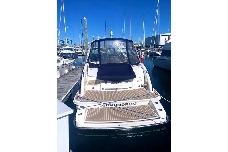 Slide: The Image of 2015 Formula 350 Sun Sport boat docked at marina, rear view with clear blue sky. - 8