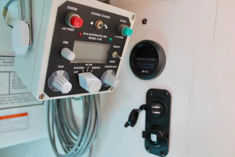 Slide: The Image of Autopilot control panel on a 1993 Freya 39 boat with USB ports and alarm. - 25