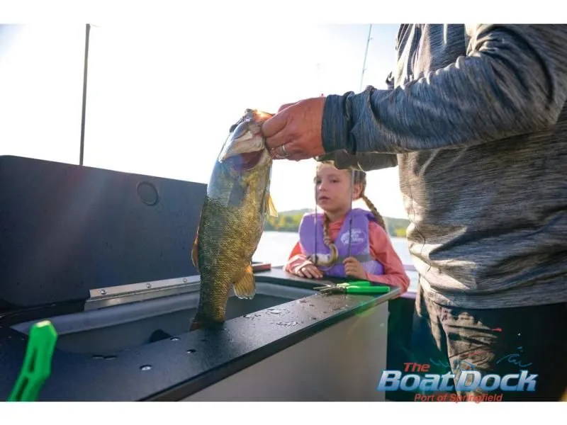 Slide: The Image of Sportfish 20 DLX 2026 - 101