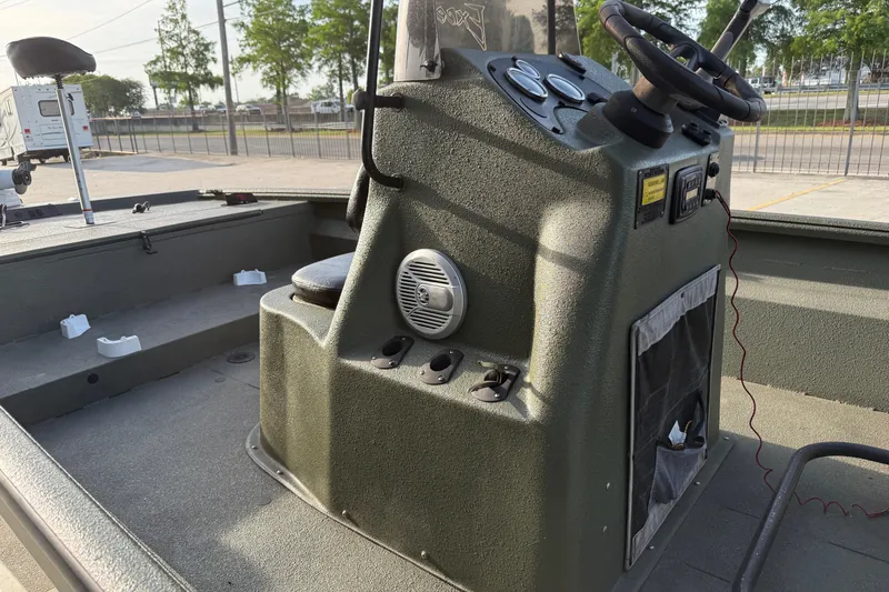 Slide: The Image of 2014 Excel 203 Bay Pro boat console with steering wheel and controls. - 10