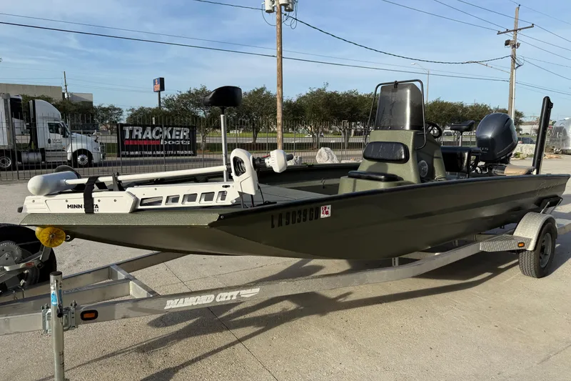 Slide: The Image of 2014 Excel 203 Bay Pro boat on trailer, featuring Minn Kota trolling motor. - 7